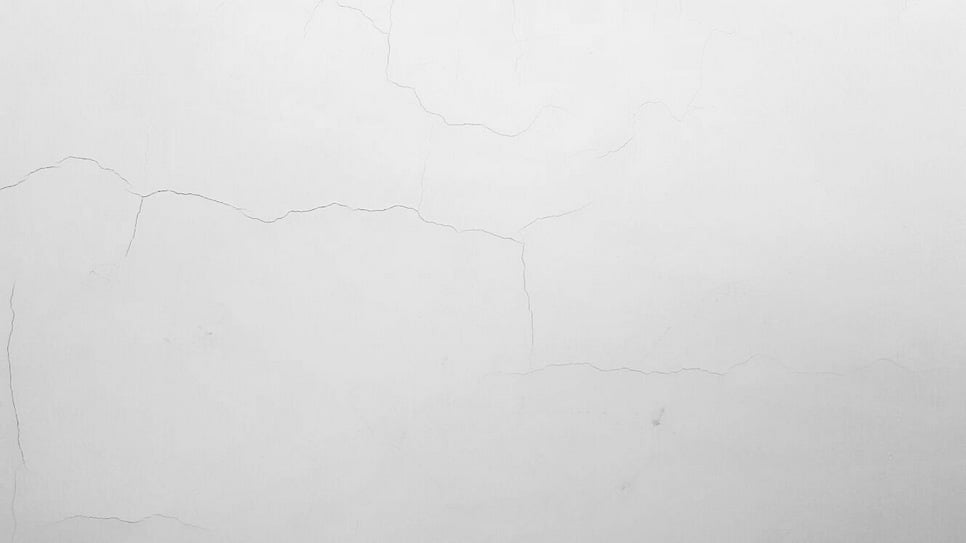 牆身的灰出現輕微裂縫
